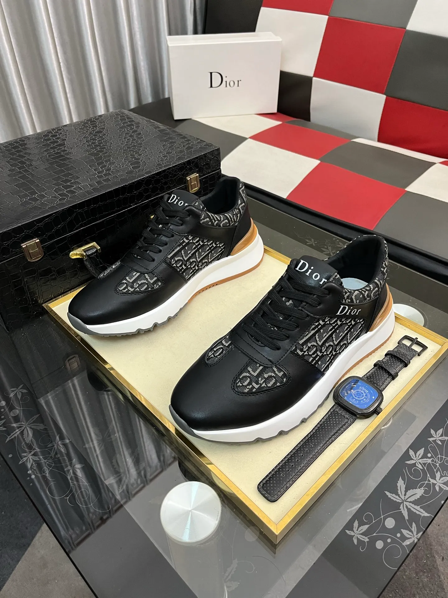 Men's Men's Shoes 💰458⌚️⌚️Dior [Dior] men's casual and trendy shoes are on the market! Strong British fashion style, the upper is made of nubuck leather with printed fabrics, comfortable pigskin lining, and original molded outsole. Designed by European and American masters, the perfect shape creates high quality, super versatile and very comfortable. High-end without losing taste, fashionable and novel! Code number: 38～443️⃣Colors available